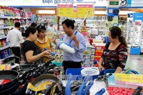 Doanh nghiệp đua nhau “tung” hàng Việt ra thị trường với nhiều ưu đãi để kích cầu