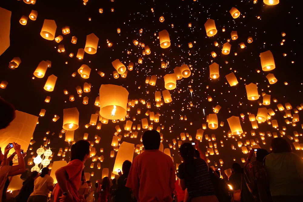 Lung linh Lễ hội thả đèn trời Yi Peng ở Thái-lan